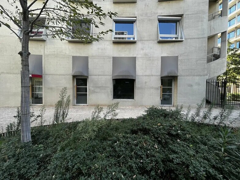 Retail in Lyon for lease - Building Photo - Image 2 of 8