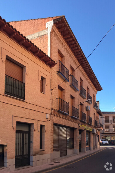 Calle Seis de Octubre, 3, Fuensalida, Toledo à vendre - Photo du bâtiment - Image 2 de 2