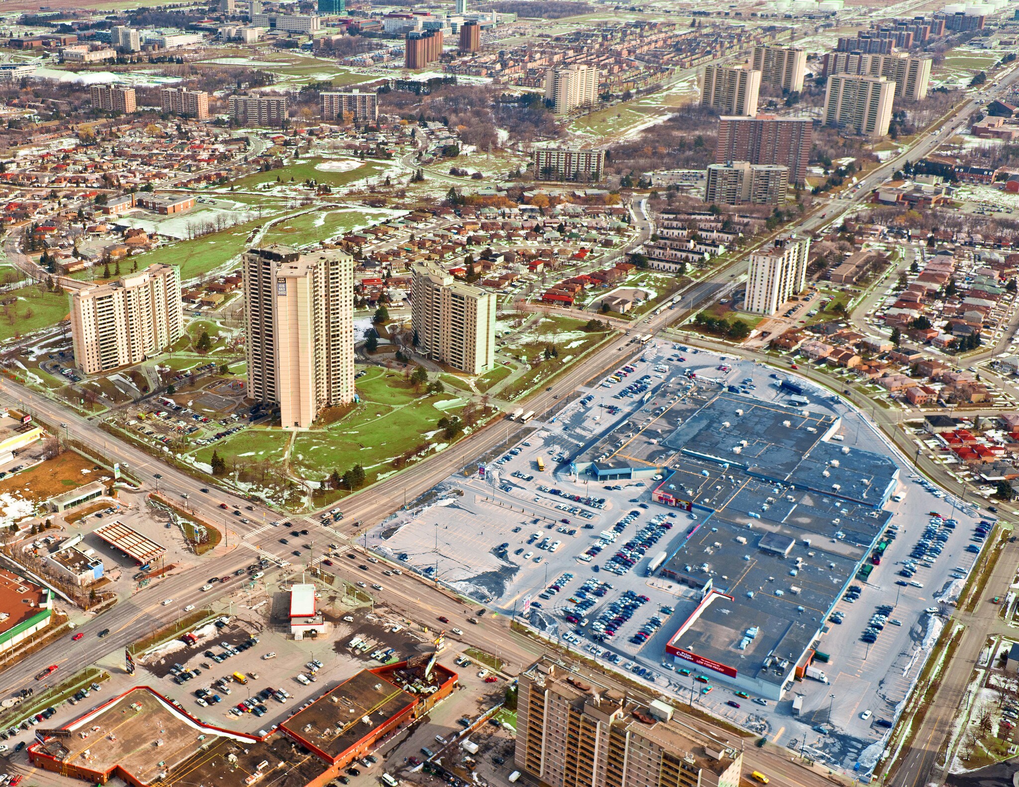 1911 Finch Ave, Toronto, ON à louer Photo du bâtiment- Image 1 de 6