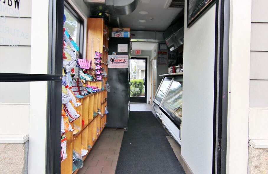 231 E Putnam Ave, Cos Cob, CT à vendre - Photo intérieure - Image 2 de 7