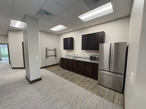 1680 SW Ankeny Rd, Ankeny, IA for lease Interior Photo- Image 2 of 8