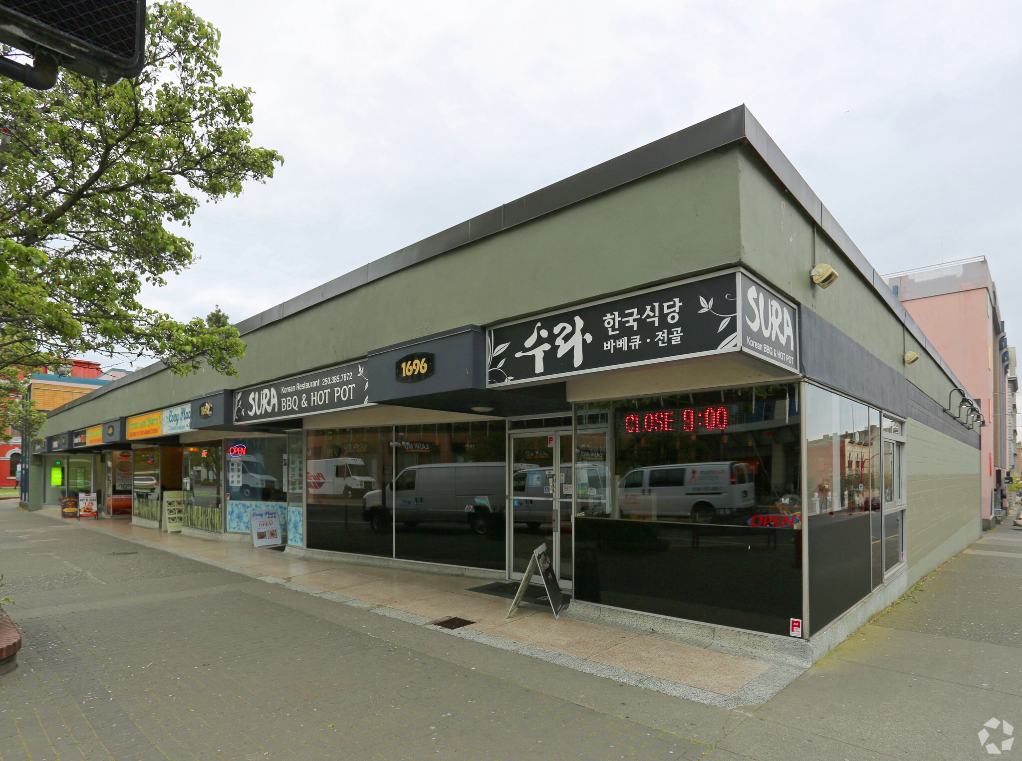 1672-1696 Douglas St, Victoria, BC for lease Primary Photo- Image 1 of 6