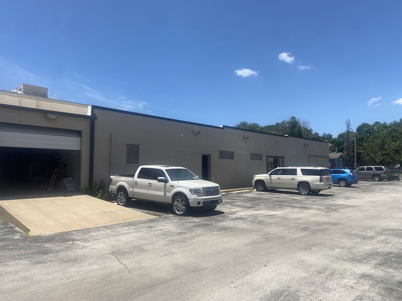 301 W Arlington Ave, Fort Worth, TX for lease - Building Photo - Image 3 of 17