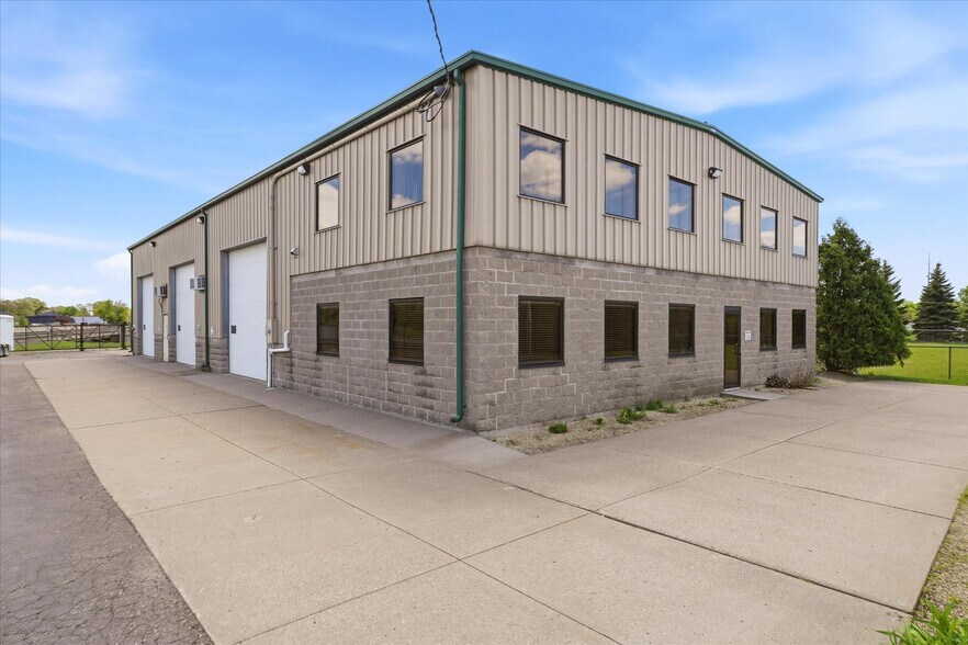617 Pierce St, Anoka, MN à vendre - Photo du bâtiment - Image 3 de 39