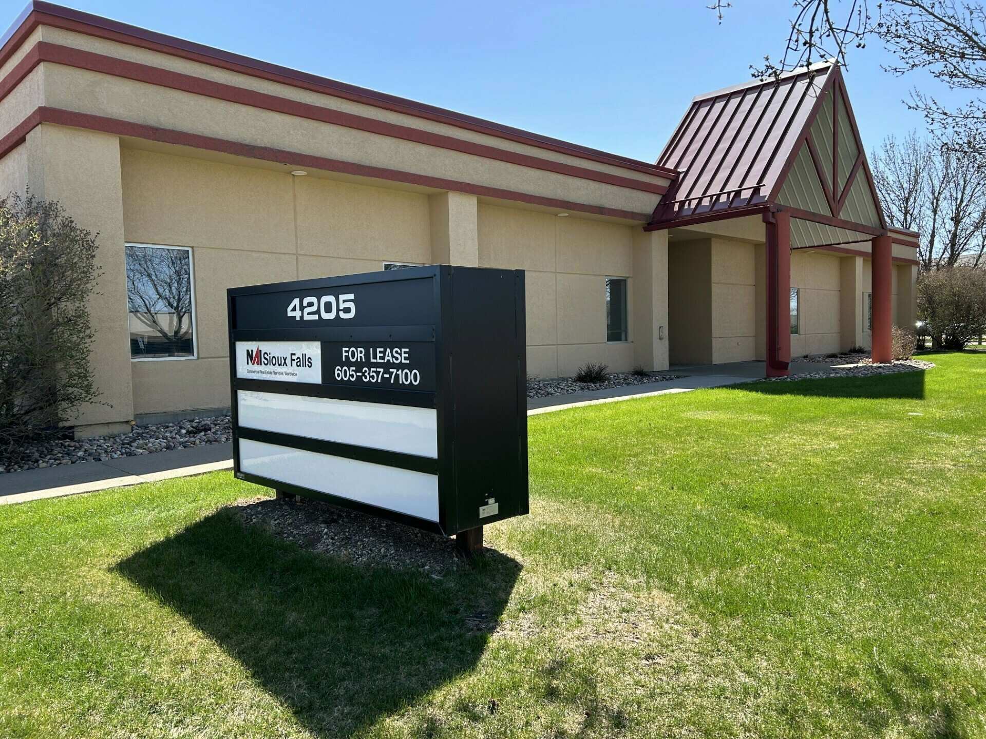 4205 W 53rd St, Sioux Falls, SD for sale Building Photo- Image 1 of 18