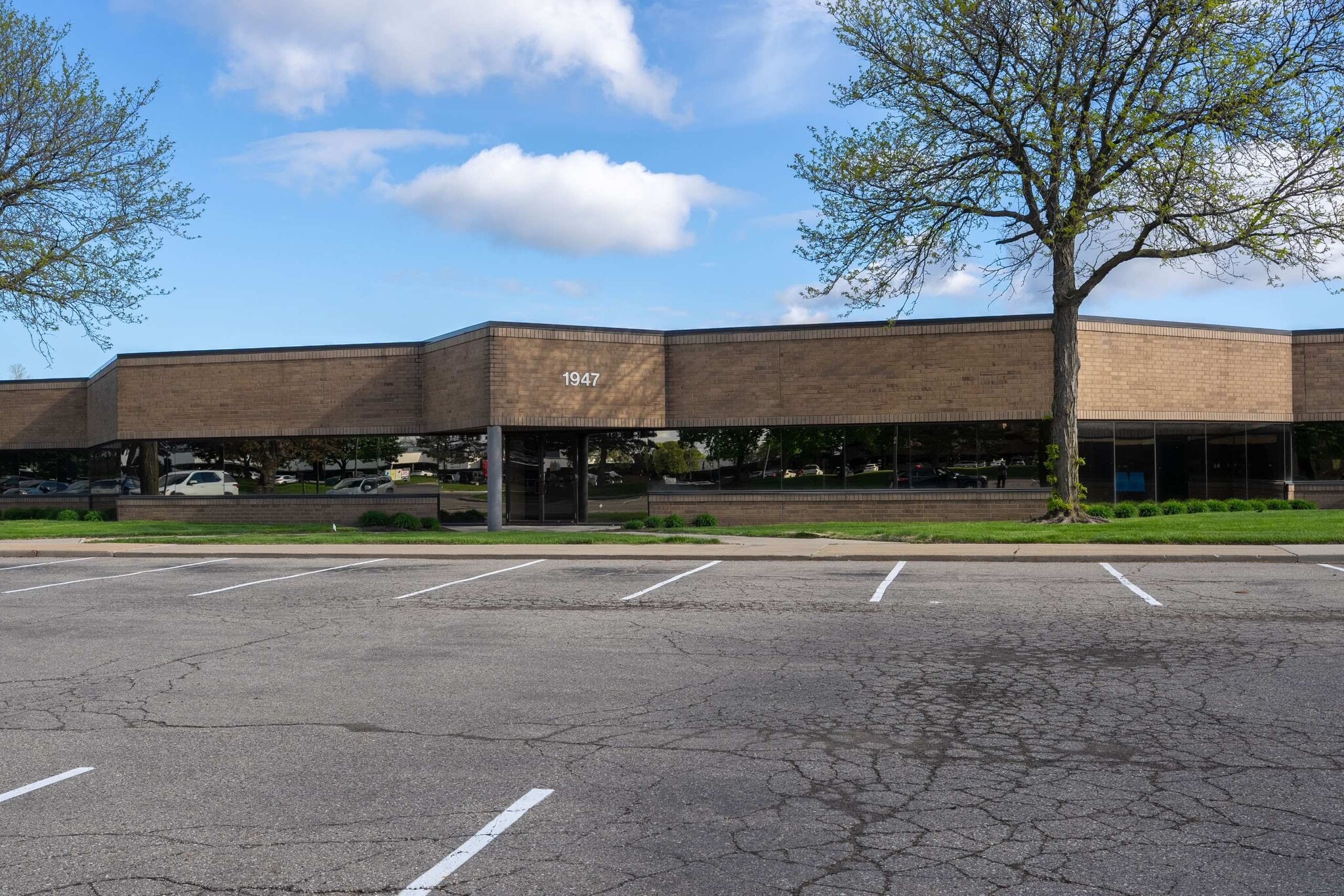 1919-1975 Technology Dr, Troy, MI for lease Building Photo- Image 1 of 10