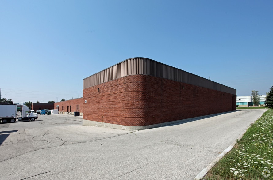 1915 Clements Rd, Pickering, ON à louer - Photo du bâtiment - Image 2 de 4