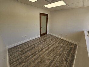 501 Golden Isles Dr, Hallandale Beach, FL à louer Photo intérieure- Image 1 de 1