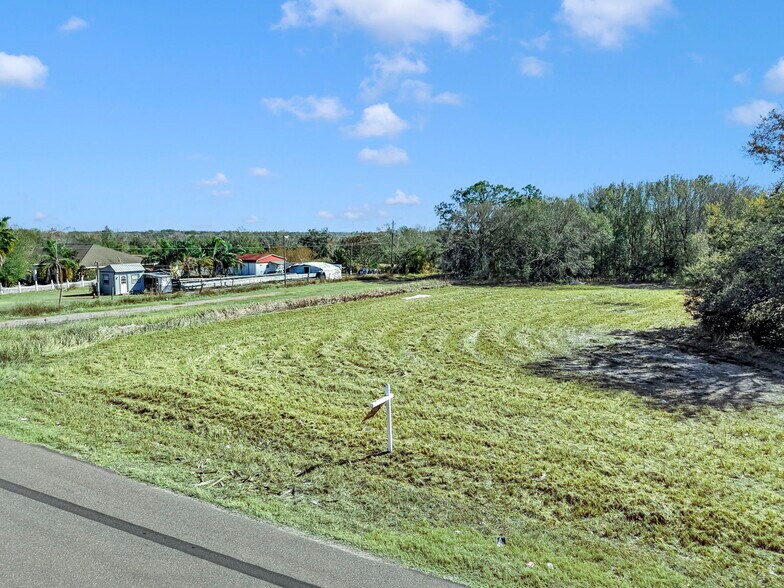 10611 Sumner Rd, Wimauma, FL à vendre - Photo du bâtiment - Image 3 de 9