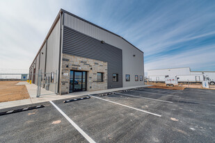 Sublease: Crane Served 5 Bay Shop w/ Wash-Bay - Warehouse