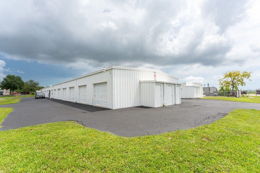 6043 Deacon Rd, Sarasota, FL à louer - Photo du bâtiment - Image 2 de 6