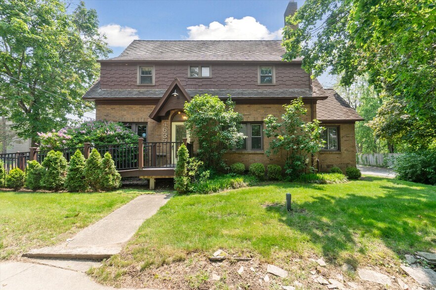 4632 Okemos Rd, Okemos, MI à vendre - Photo du bâtiment - Image 3 de 50