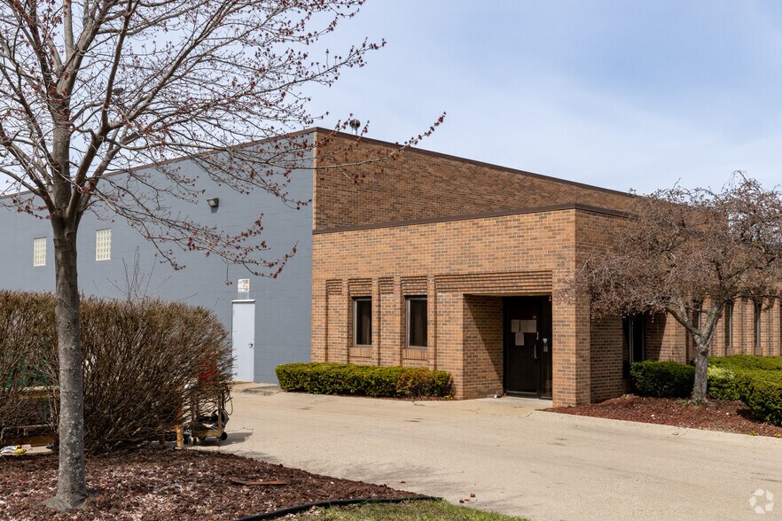 33891 Doreka Dr, Fraser, MI à vendre - Photo du bâtiment - Image 2 de 14