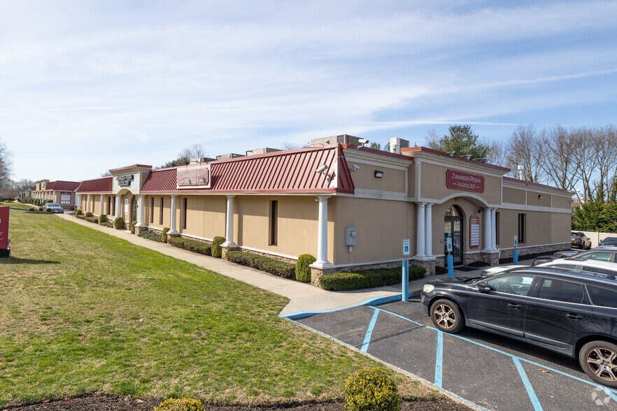 220 Belle Mead Rd, Setauket, NY à vendre - Photo du bâtiment - Image 2 de 10