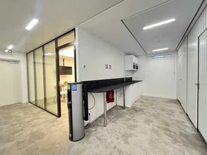 13 Avenue De Friedland, Paris à louer Photo intérieure- Image 1 de 6