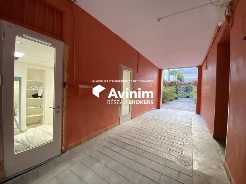 Retail in Grenoble for sale - Building Photo - Image 3 of 25