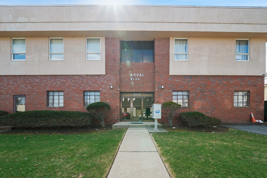 75 Armour Pl, Dumont, NJ for sale - Primary Photo - Image 1 of 16