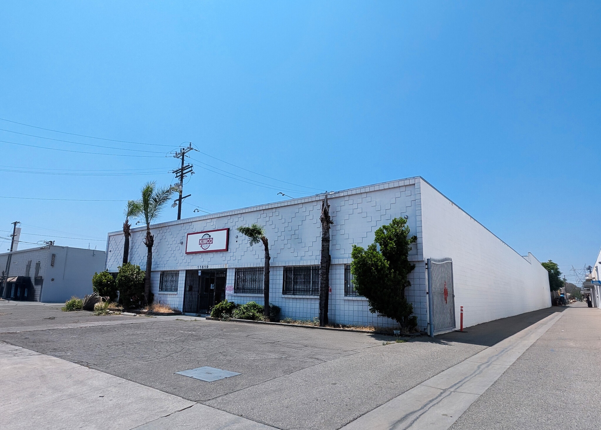 11619 Pendleton St, Sun Valley, CA for lease Primary Photo- Image 1 of 6