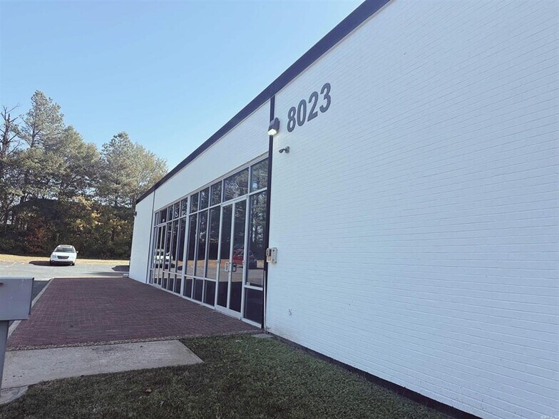 8023 Interstate 30, Little Rock, AR à louer - Photo du bâtiment - Image 3 de 19