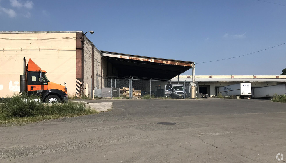 4601-4701 Bath St, Philadelphia, PA for lease - Building Photo - Image 3 of 5