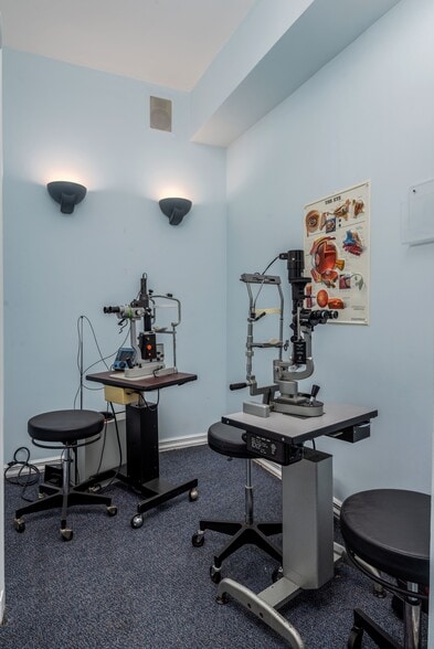 5918 69th Ave, Ridgewood, NY for lease - Building Photo - Image 3 of 17