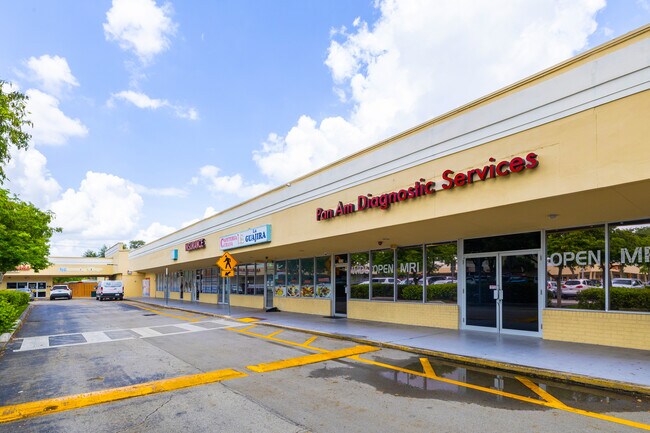Plus de détails pour 1708 N University Dr, Pembroke Pines, FL - Commerce de détail à louer
