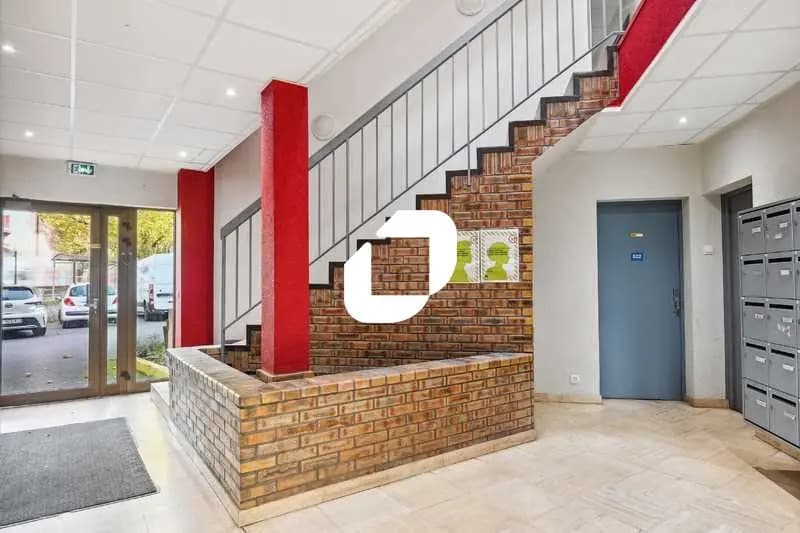 7 Rue Jean-Jacques Rousseau, Grigny for lease - Lobby - Image 2 of 10