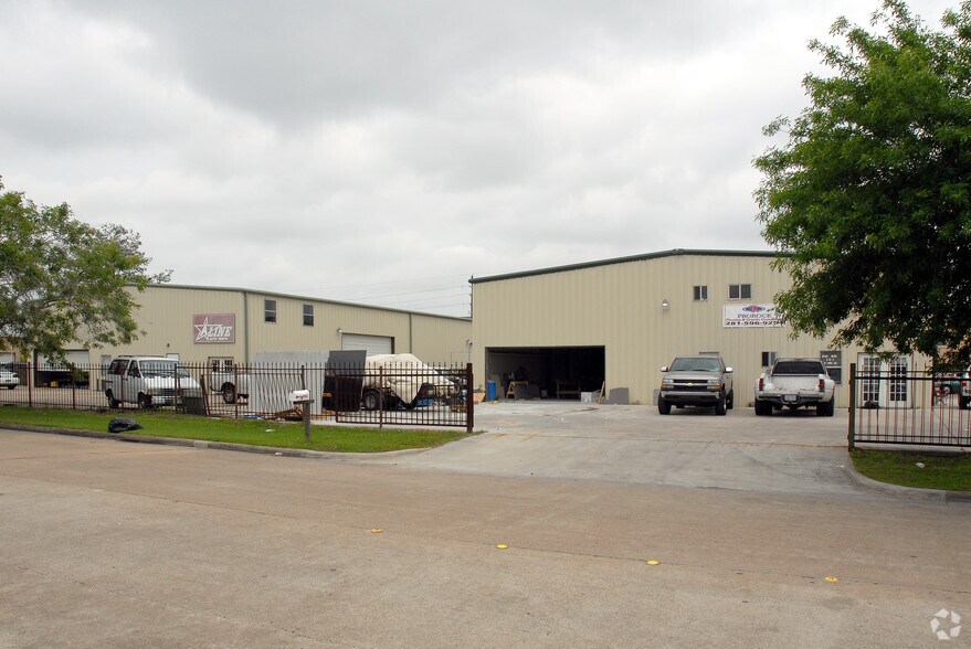 14340 Auto Park Way, Houston, TX à louer - Photo du bâtiment - Image 2 de 2