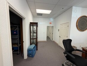 188 Triple Diamond Blvd, Nokomis, FL for lease Interior Photo- Image 1 of 7