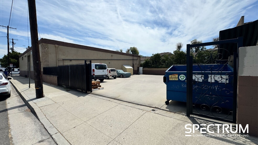 16540 Gault St, Van Nuys, CA for lease - Building Photo - Image 2 of 9