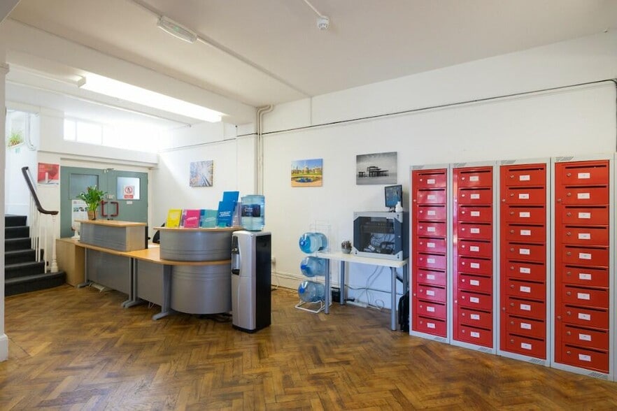 Old Shoreham Rd, Hove for lease - Interior Photo - Image 2 of 8