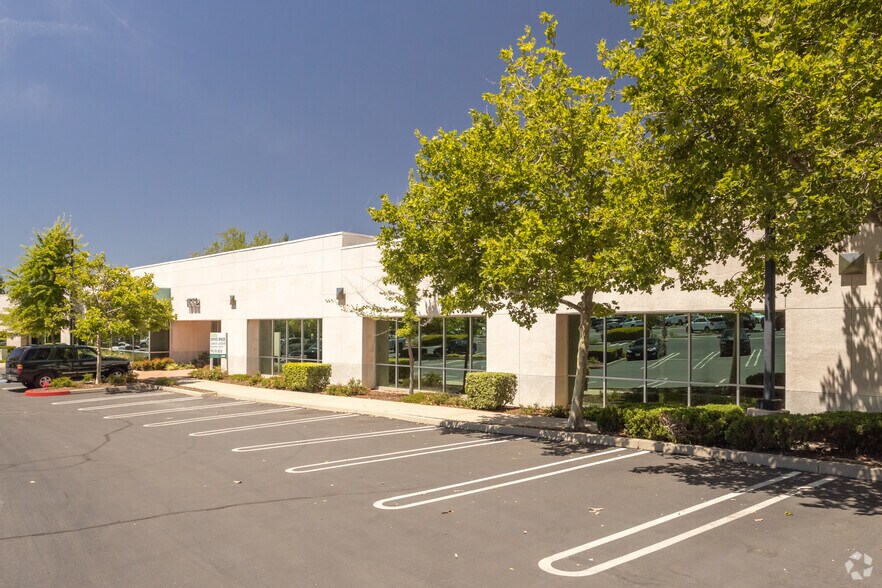 1552 Eureka Rd, Roseville, CA à louer - Photo du bâtiment - Image 2 de 25