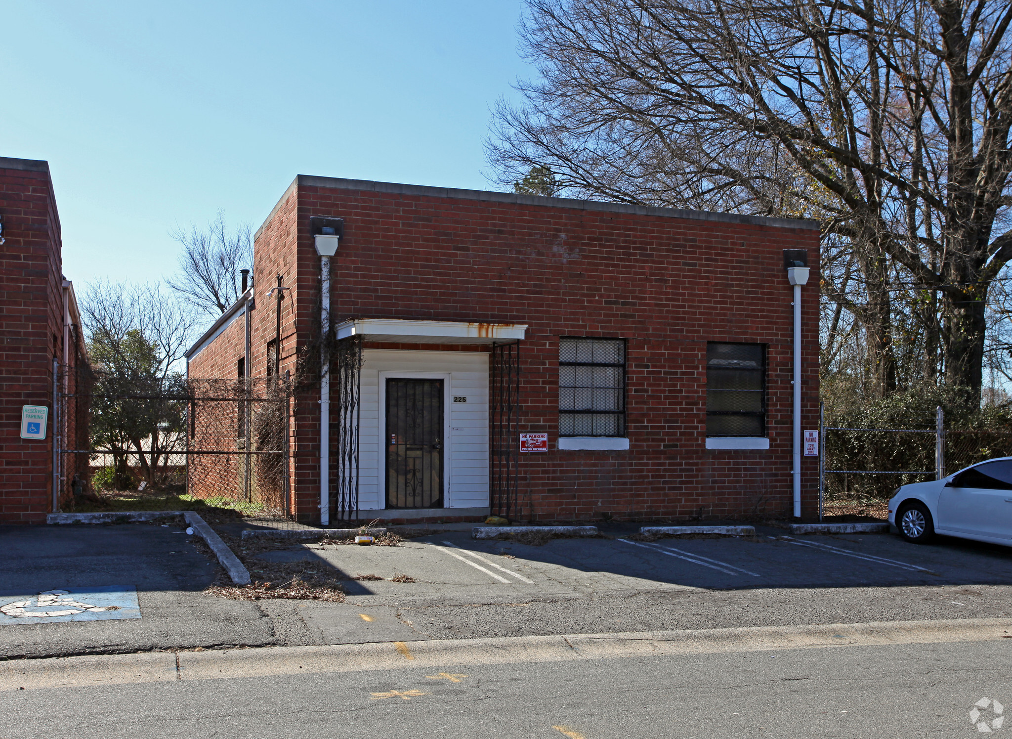 225 Fairwood Ave, Charlotte, NC à vendre Photo du bâtiment- Image 1 de 1