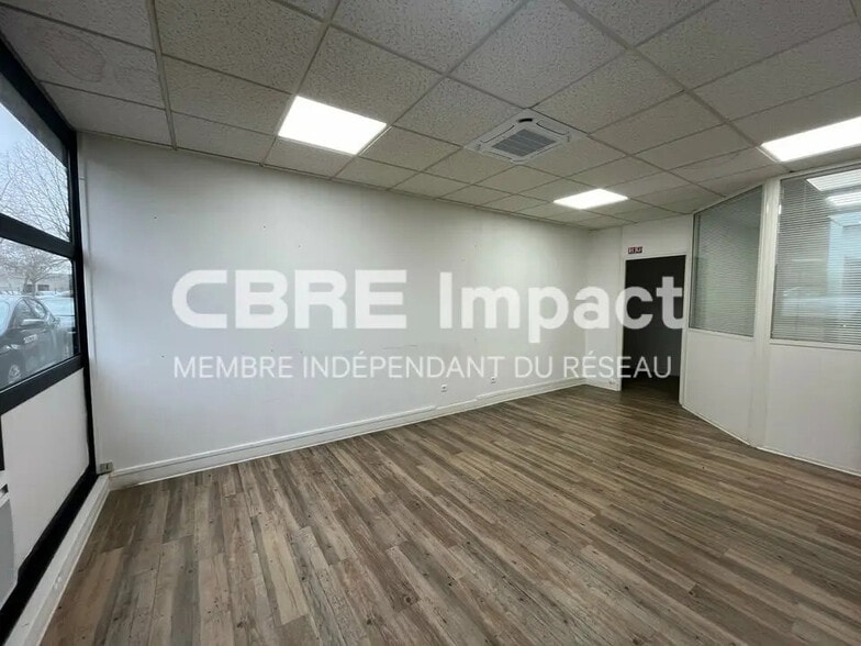 Office in Reims for lease - Building Photo - Image 2 of 11
