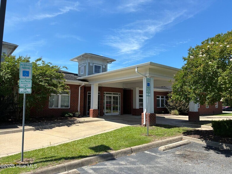 1507 N Road St, Elizabeth City, NC for lease - Primary Photo - Image 1 of 32