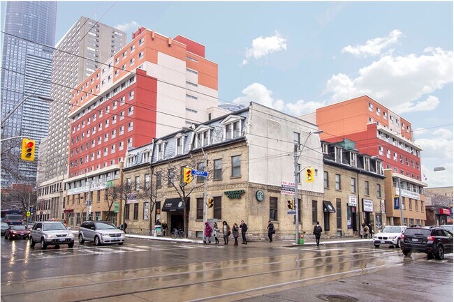 Plus de détails pour 66 Gerrard St E, Toronto, ON - Commerce de détail à vendre