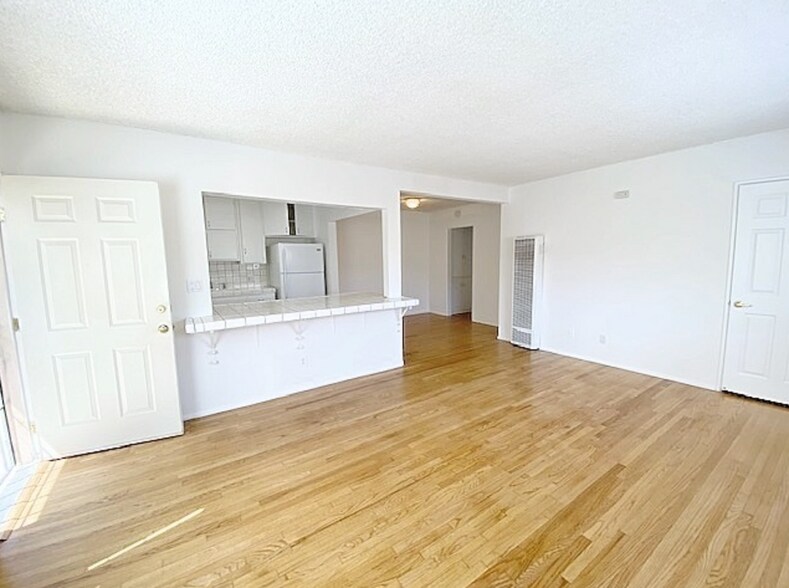 906 E Imperial Ave, El Segundo, CA à vendre - Photo intérieure - Image 3 de 32