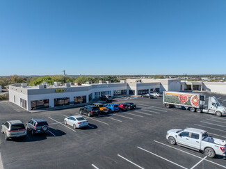 Plus de détails pour 6400-6422 Bandera Rd, Leon Valley, TX - Vente au détail à louer