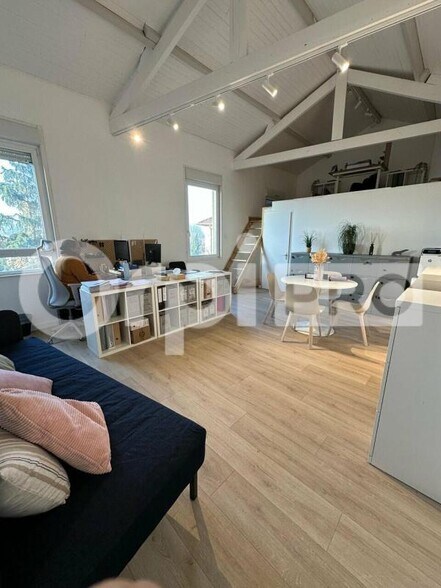 Office in Caluire Et Cuire for lease - Interior Photo - Image 1 of 10