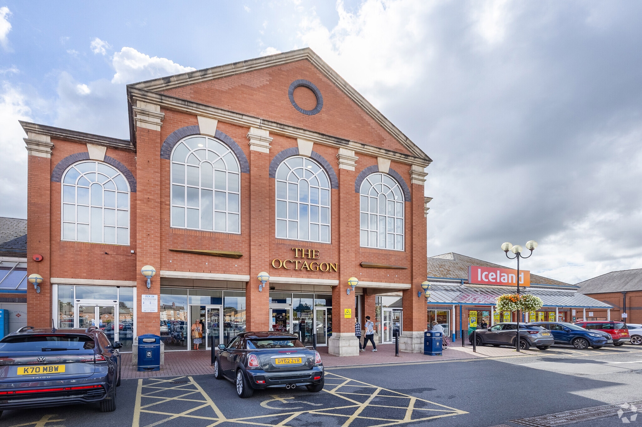 Octagon Centre, Burton On Trent for lease Primary Photo- Image 1 of 12