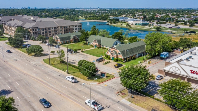 2129 N Josey Ln, Carrollton, TX à vendre - Photo du bâtiment - Image 1 de 1