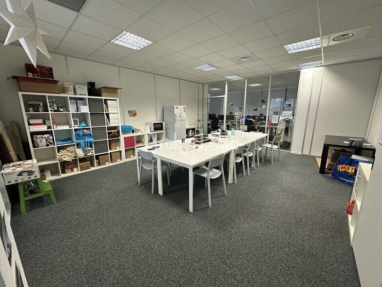 Office in Reims for lease - Interior Photo - Image 2 of 8