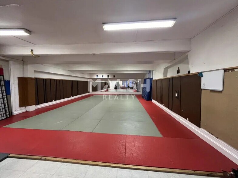 Commerce de détail dans Lyon à louer - Photo du bâtiment - Image 2 de 5