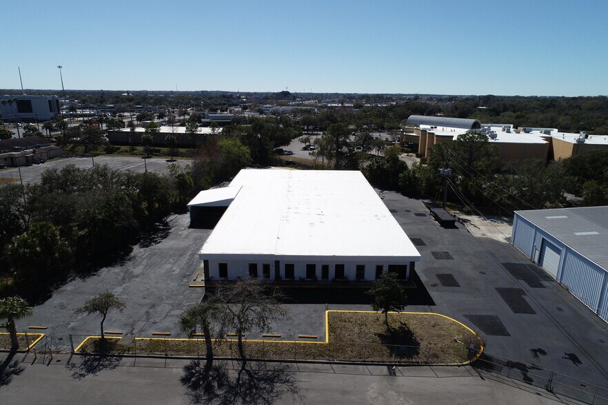 Sparge St. Industrial portefeuille de 2 propriétés à vendre sur LoopNet.ca - Photo du bâtiment - Image 3 de 38