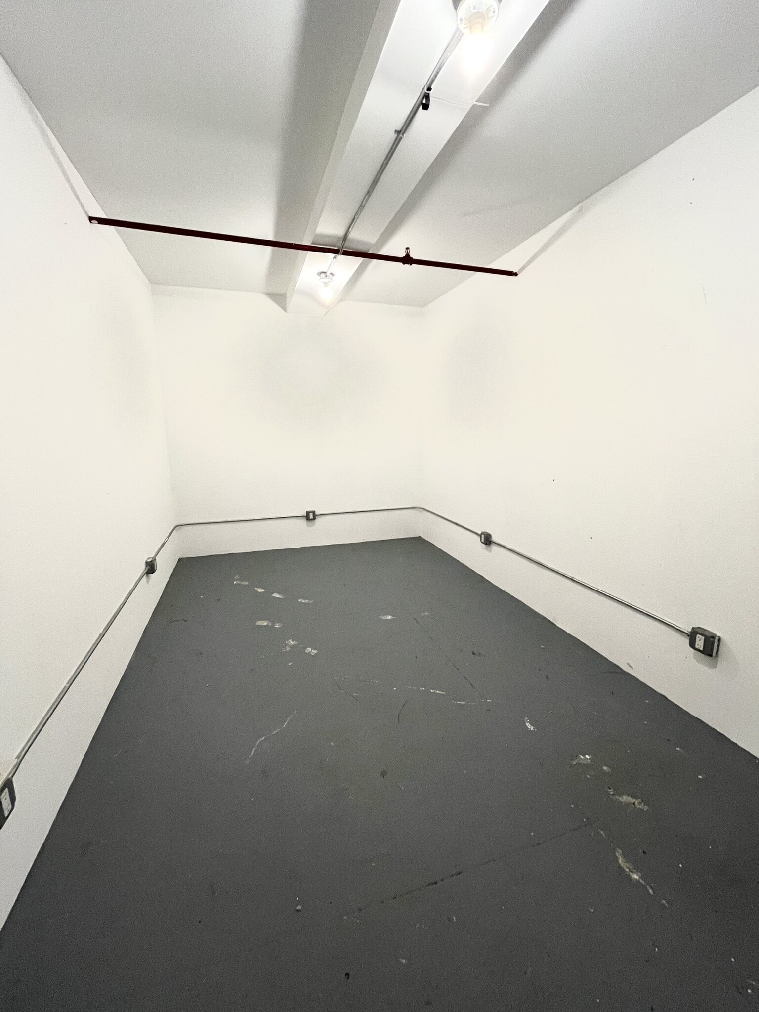 32 Meadow St, Brooklyn, NY for lease Interior Photo- Image 1 of 9