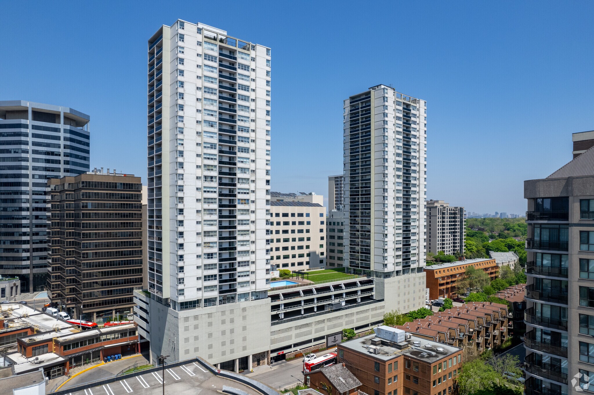 40-60 Pleasant Blvd, Toronto, ON à vendre Photo principale- Image 1 de 1