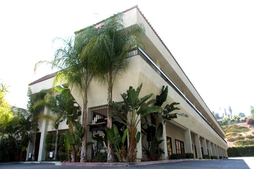 732 N Diamond Bar Blvd, Diamond Bar, CA à louer - Photo du bâtiment - Image 3 de 5