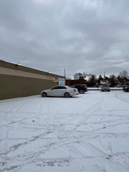 20477 Van Dyke St, Detroit, MI à vendre - Photo du bâtiment - Image 2 de 22