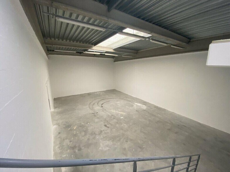 Flex in Chambly for lease - Interior Photo - Image 3 of 4