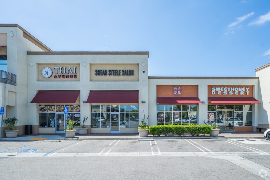 10120-10130 Garden Grove Blvd, Garden Grove, CA for lease - Building Photo - Image 3 of 16